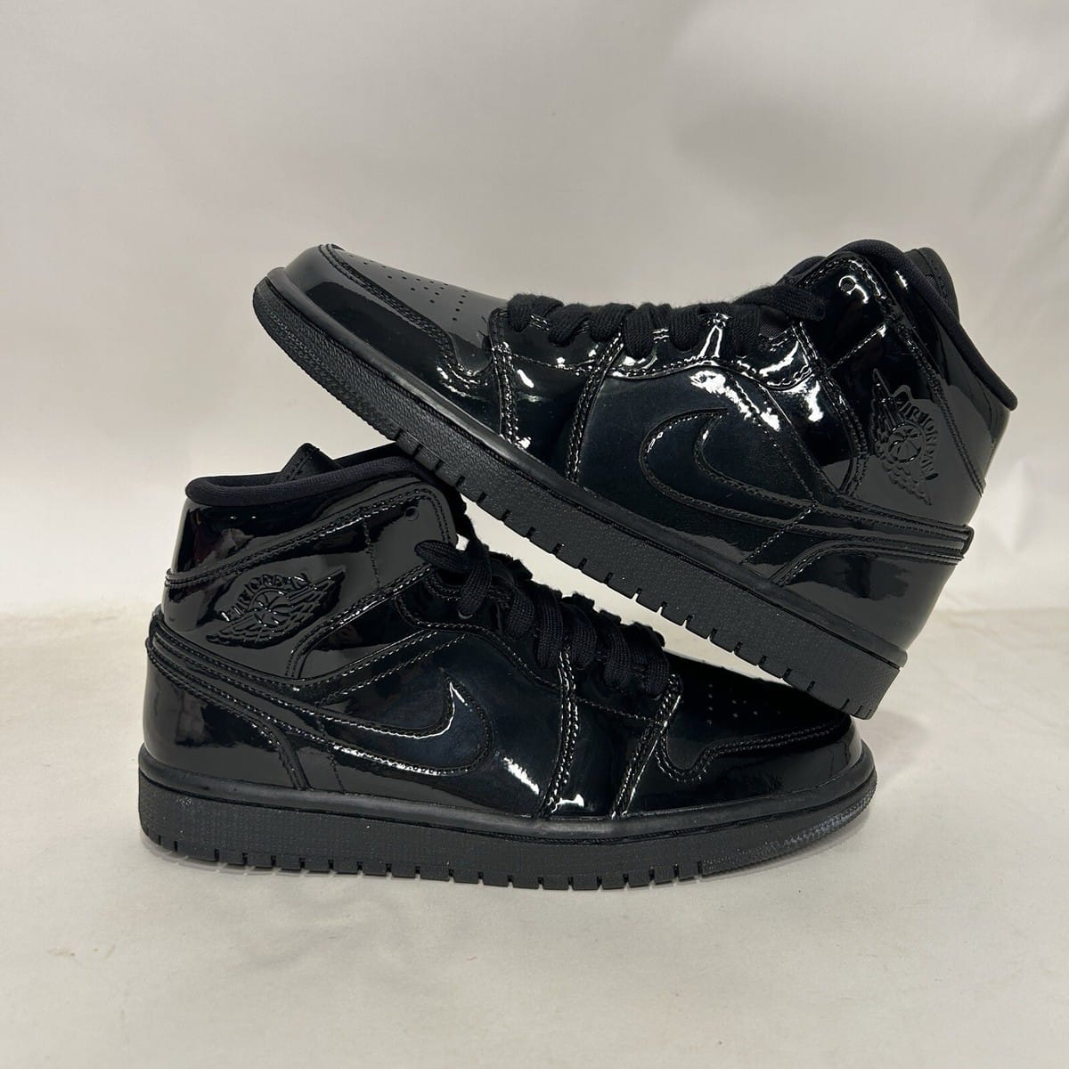Air Jordan 1 Mid Triple Black