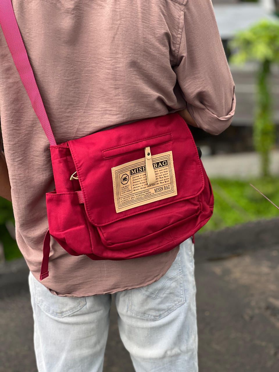 MISEN Vintage Canvas Messenger Bag – Vibrant Cherry Red Crossbody