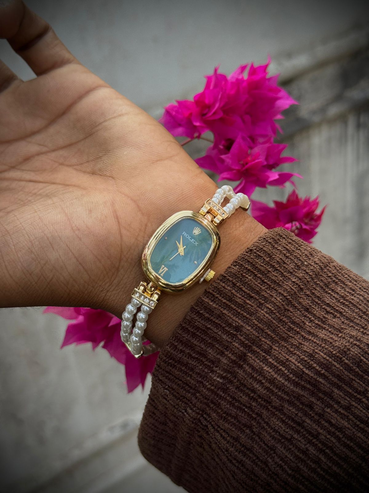 Vintage Grace Pearl Bracelet Watch – Luxury Oval Dial Elegance Collection