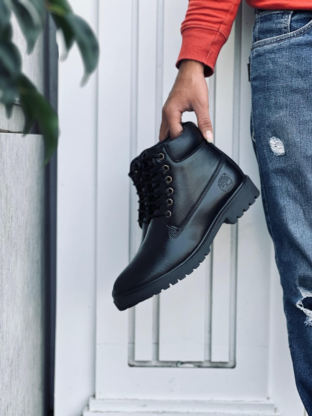 Timberland 6-Inch Premium Boot – Stealth Black Leather Edition