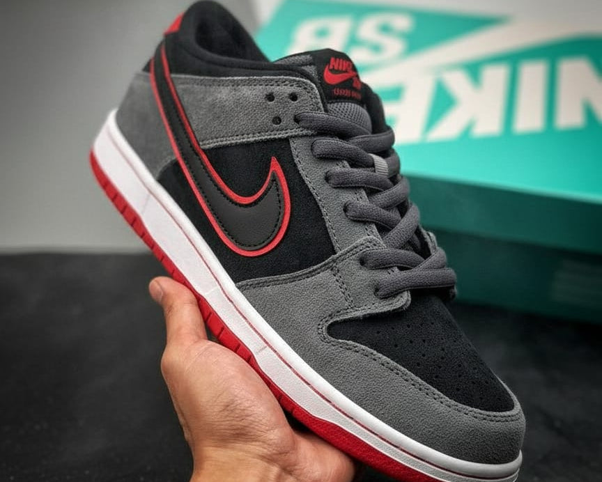SB Dunk dark grey and red