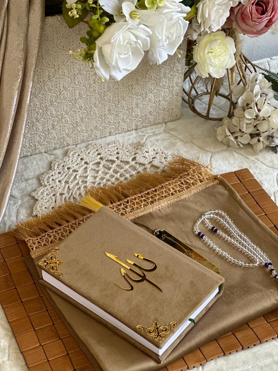 Luxury Velvet Quran Gift Set – Elegant Islamic Keepsake