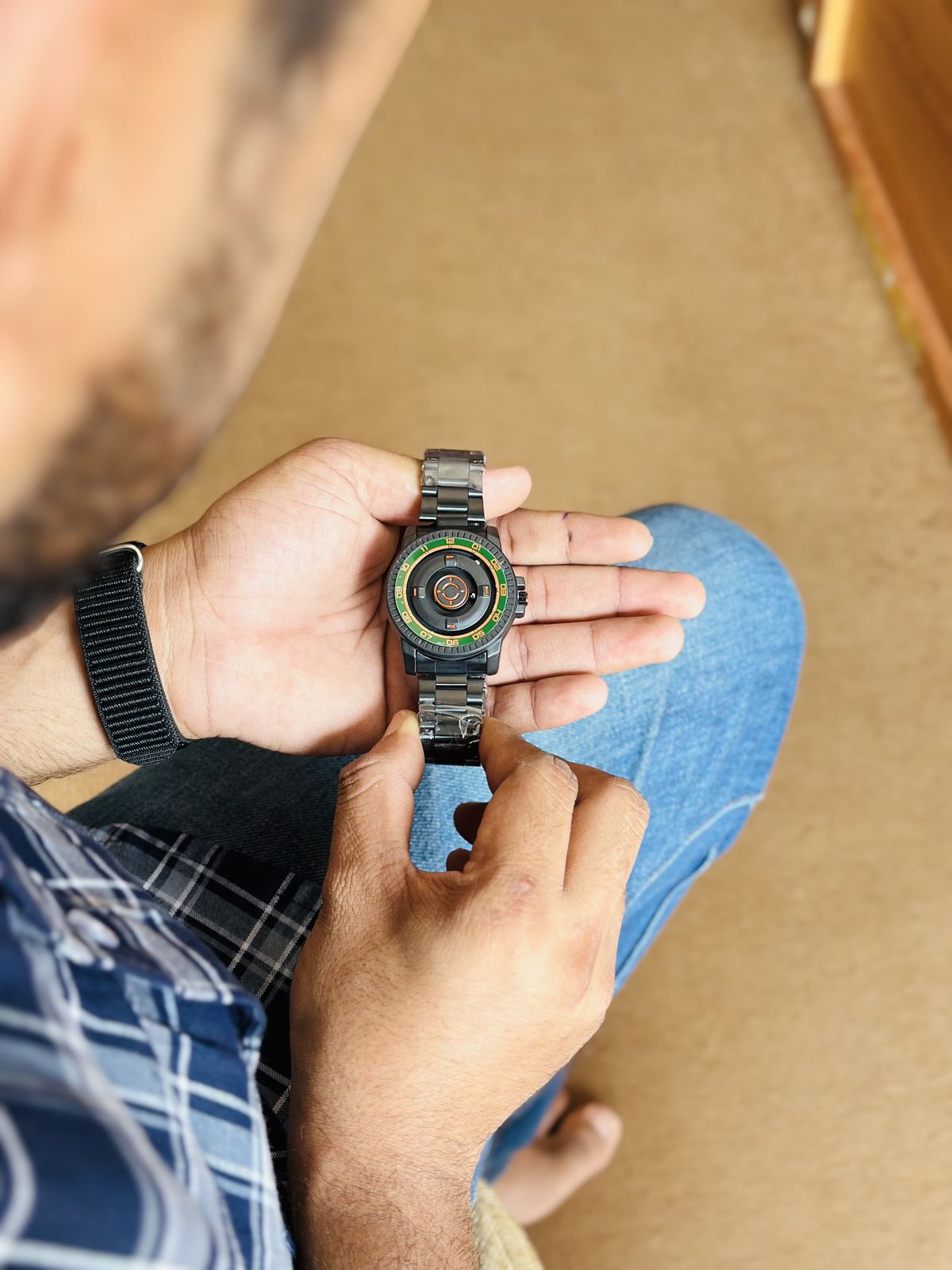 Nebula Orbit Rotating Dial Watch – Futuristic Magnetic Motion Timepiece