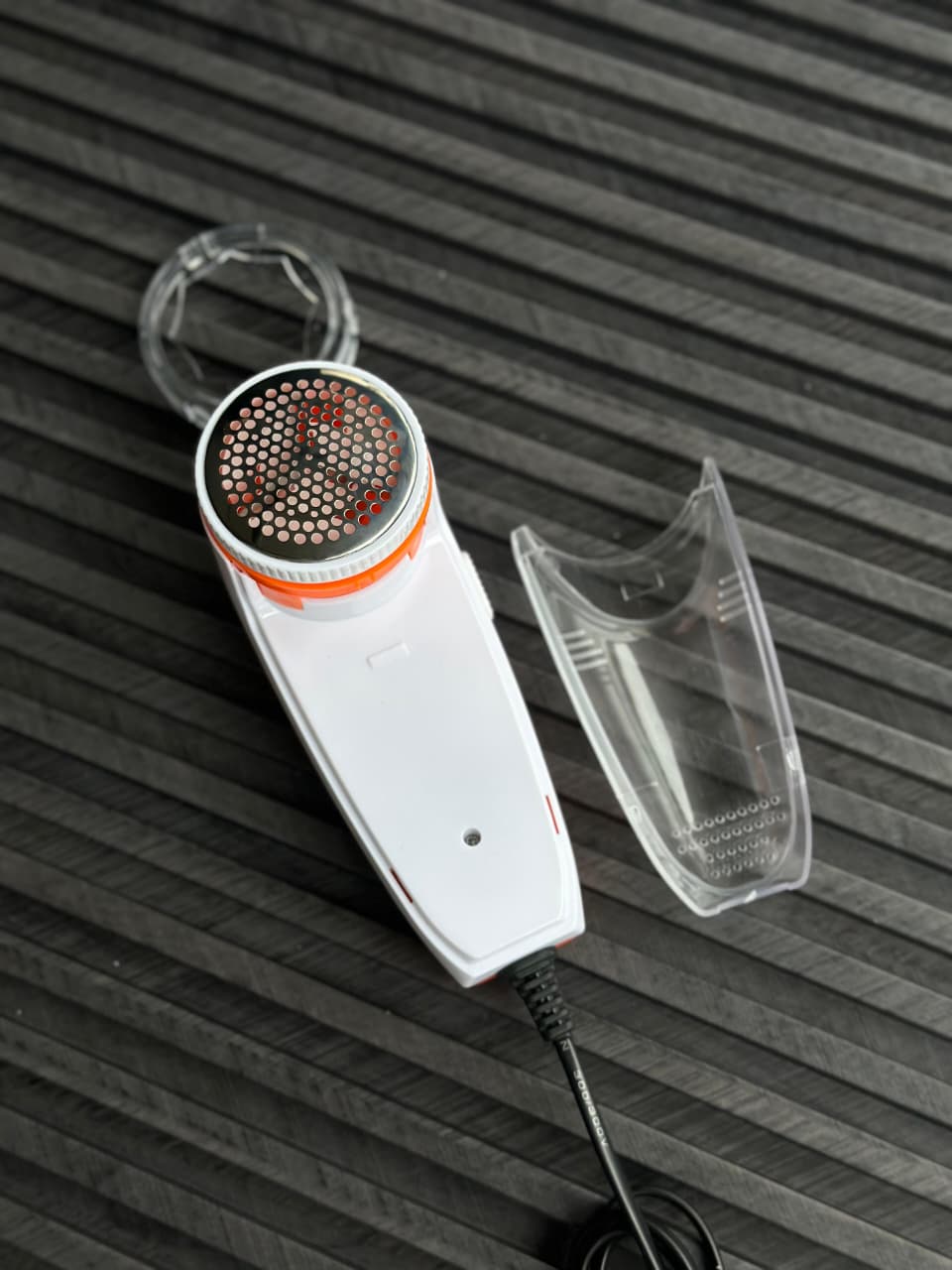 Magnetic Oil Dispensing Massage Comb with Red Light Therapy