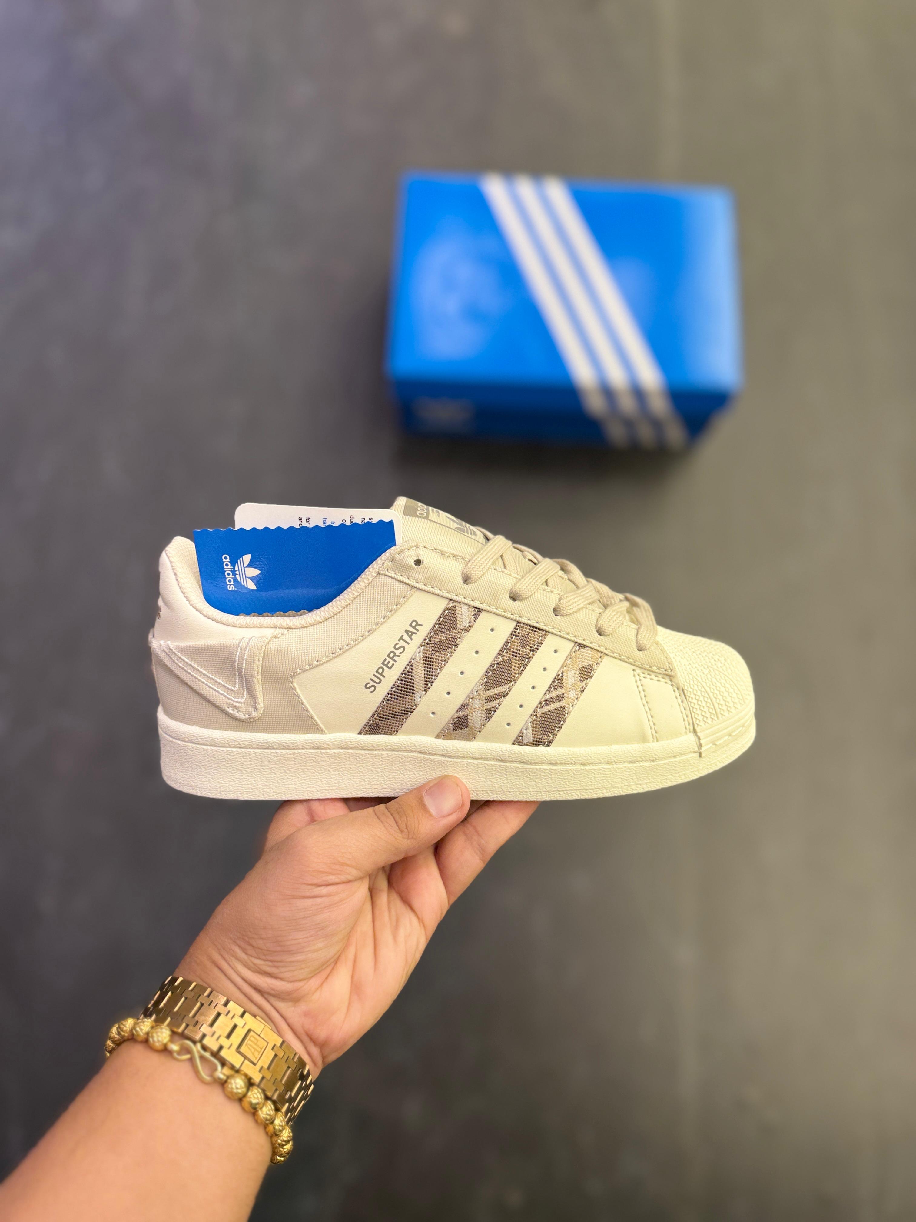 Adidas Superstar "Sand Canvas" – Heritage Shell-Toe Sneakers with Textured Stripes