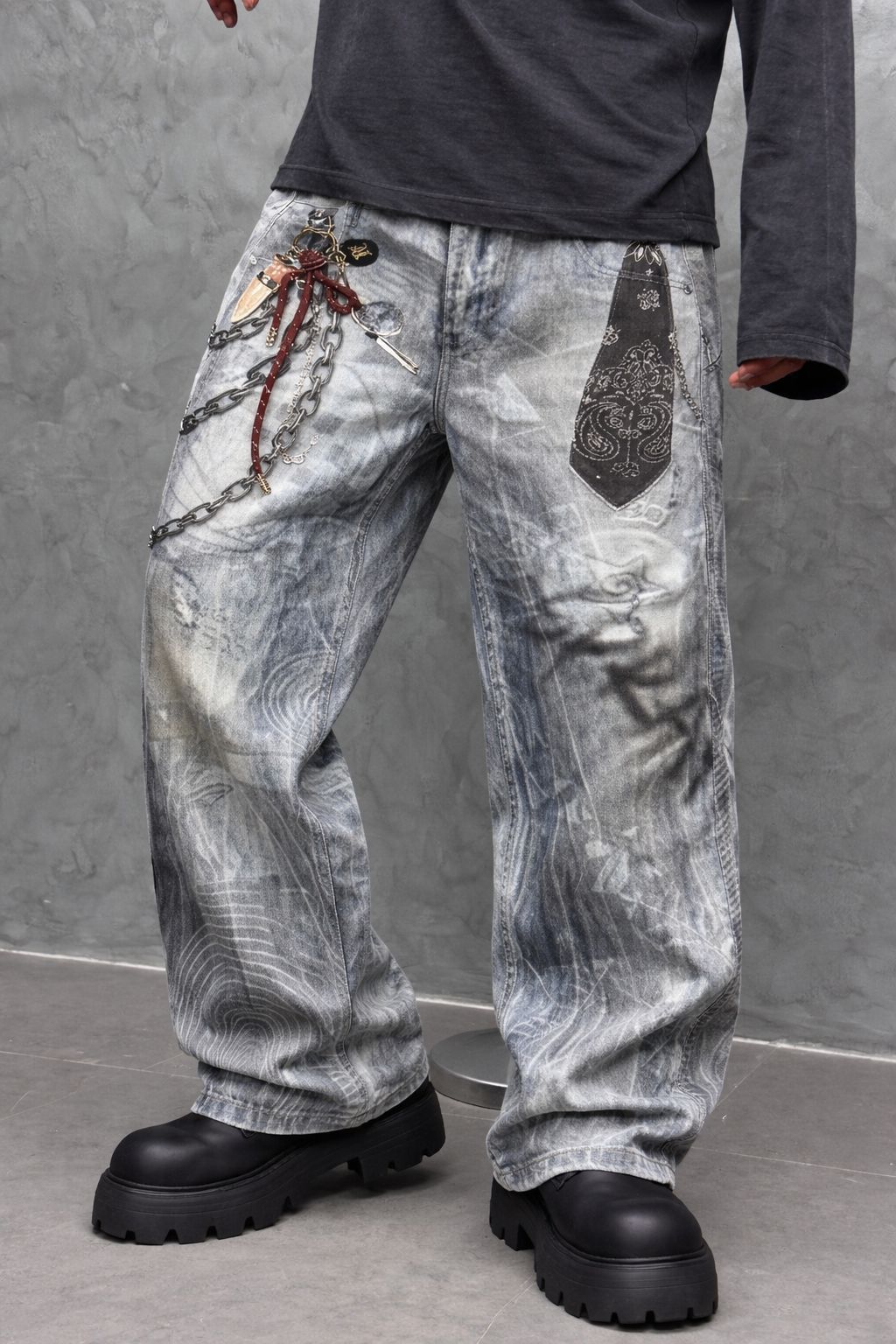 Street-Edge Acid-Wash Baggy Jeans | Distressed Grey with Detachable Chains