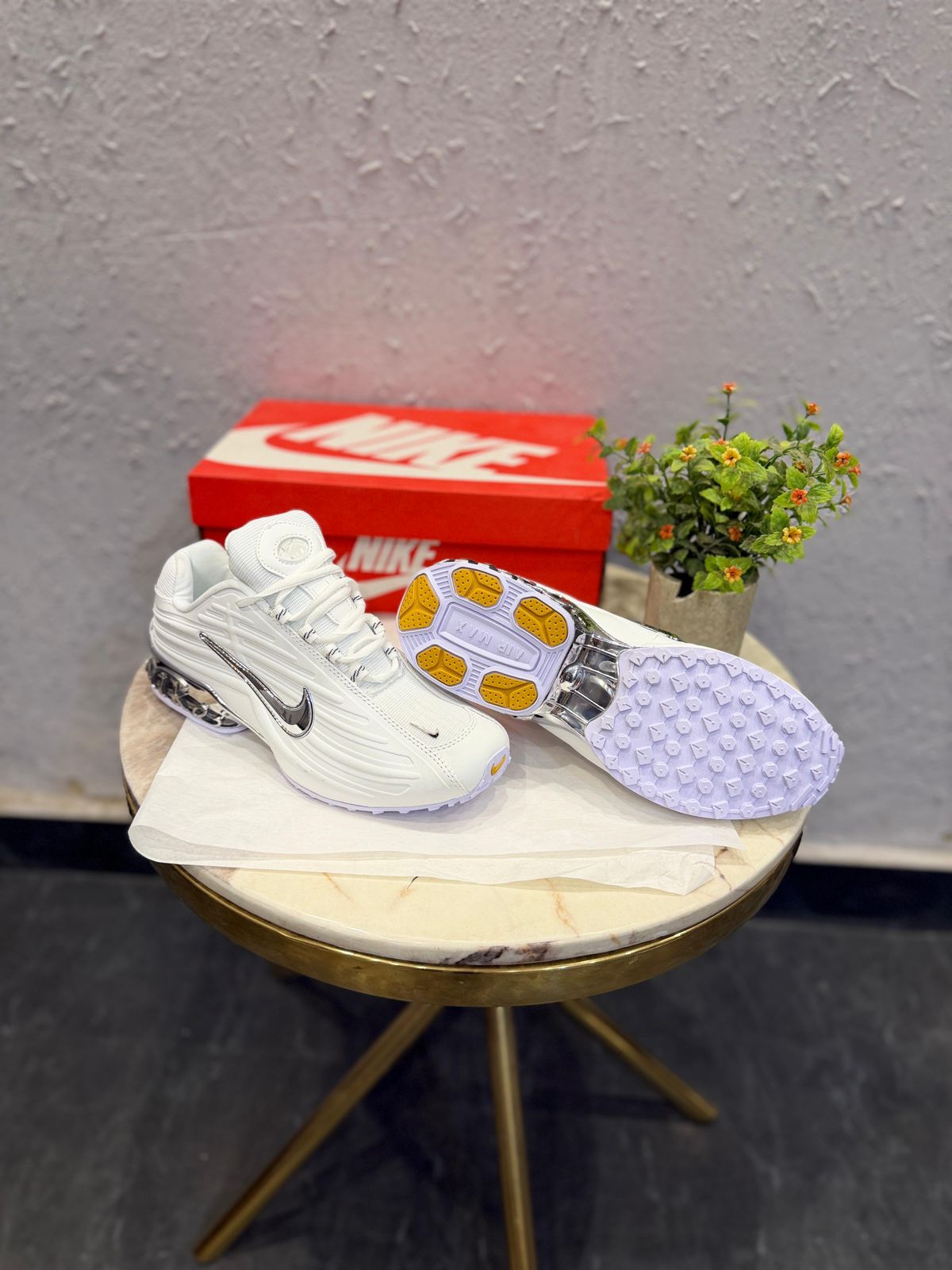 Nike Shox R4 'Metallic Silver & White' – Performance and Style Combined
