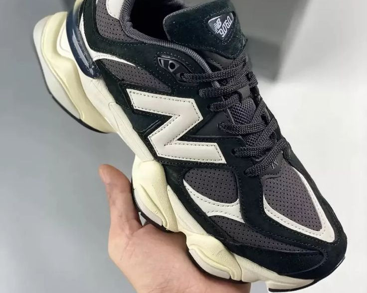 9060  Black/White Sneaker