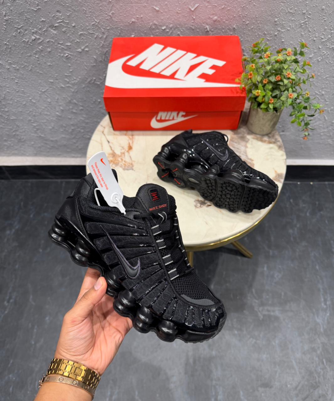 Nike Shox TL "Triple Black" – Iconic Responsive Cushioning